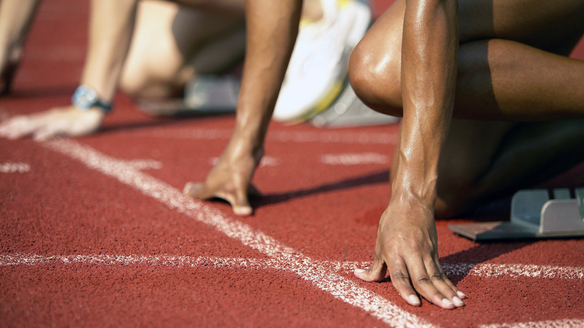 伊朗骑手卡尔·阿里·阿尔达比在巴黎奥运会上首次亮相即夺得障碍赛银牌，表现出色。